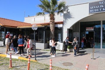 Komşudan dikkat çeken karar! Kapıda vize uygulaması uzatıldı