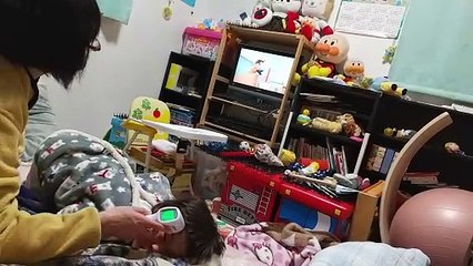 Eテレみいつけた!ダンボールつみつみを見た5歳児男の子（発達障がい（知的障害）-自閉性スペクトラム症）の反応　いきなりグッタリしてママを心配させる