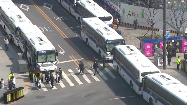 주말 서울 도심에서 대규모 탄핵 찬반 집회 / YTN