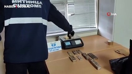 Tır sürücüsü vücuduna sardığı 14 kilo altınla yakalandı