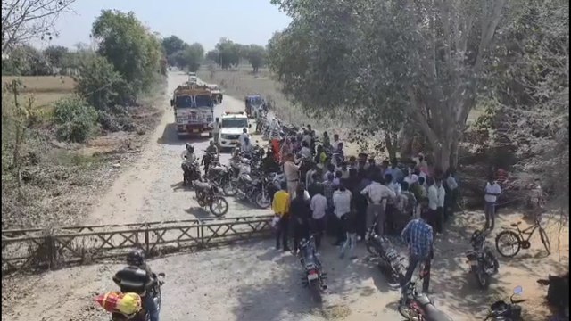 VIDEO: मालाखेड़ा स्टेट हाईवे पर लगाया जाम, दोनों ओर वाहनों की लंबी कतार