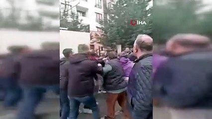 Caminin önünde gürültü yapan Motokurye ile cemaat arasında kavga çıktı!