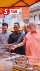 King visits Ramadan bazaar in Bangsar