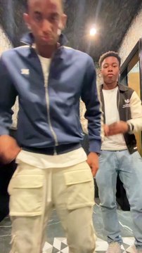 El divertido baile de Alejandro Balde con amigos mientras no va convocado con la Roja