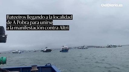 Bateeiros llegando a la localidad de A Pobra para unirse a la manifestación contra Altri