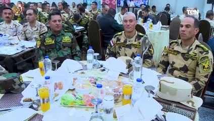 وزير الدفاع يتناول وجبة الإفطار مع مقاتلى المنطقة المركزية العسكرية وقوات حرس الحدود والقوات الخاصة