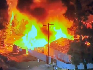 Illegales Feuerwerk entzündet sich: Explosion reißt Haus weg