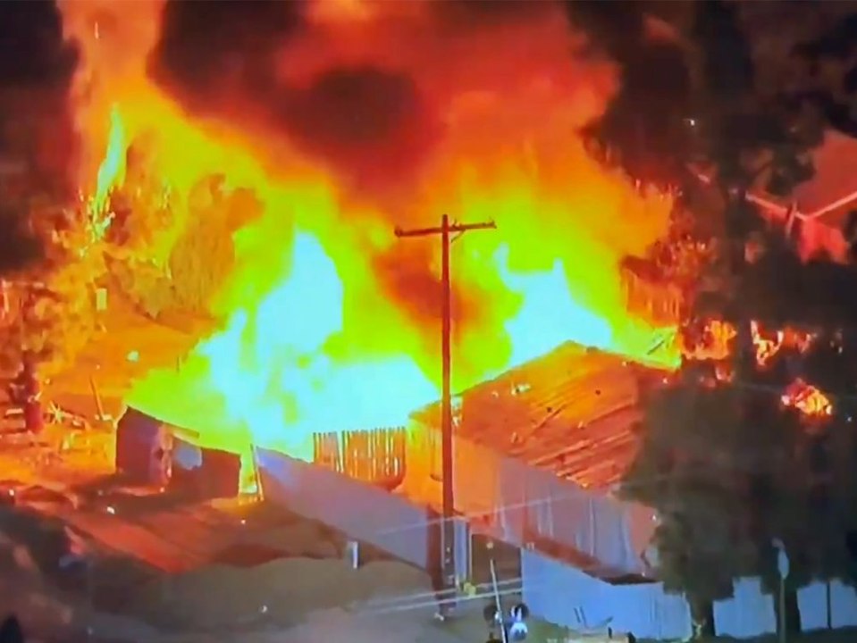 Illegales Feuerwerk entzündet sich: Explosion reißt Haus weg