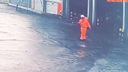 Worker steps onto ice like a pro but ends up struggling to stand
