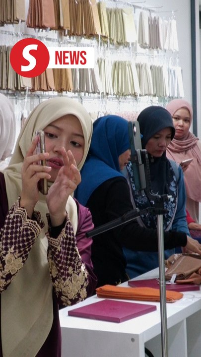 Bangi Sentral bustles with shoppers as Hari Raya nears