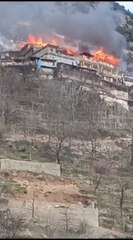 افطاری سے کچھ دیر قبل بحرین کا علاقہ آئین کا پورا گاوں آگ کی لپیٹ میں آچکا ہے۔ علاقہ دشوار گزار اور پہاڑی ہونے کی وجہ سے آگ بجھانے میں مشکلات کا سامنا، مقامی لوگ گھروں سے نکل کر آگ بجھانے میں مصروف،