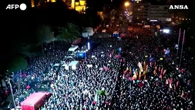 Turchia, migliaia di persone protestano contro l'arresto del sindaco di Istanbul