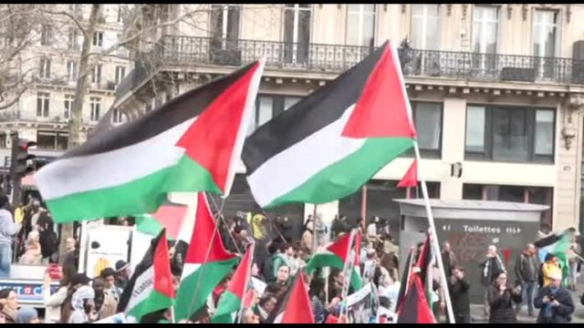 Manifestazioni anti razzismo in centinaia città della Francia