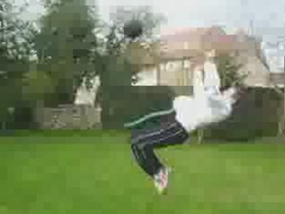 Eric.....Try again(wallflip 2 pieds, saut toit, salto,)