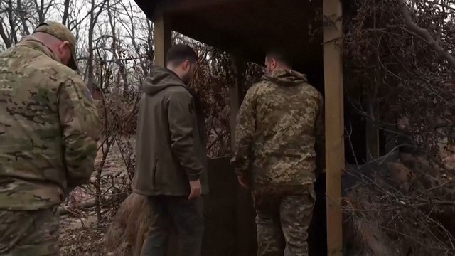 Un ataque con drones rusos deja al menos 7 muertos en Ucrania y Zelenski visita las tropas