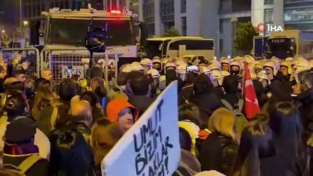 Çağlayan Adliyesi önünde gerginlik: Avukatlar içeri girmeye çalıştı!