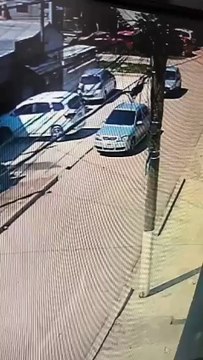Homem é morto a tiros dentro de barbearia no PR; veja flagrante