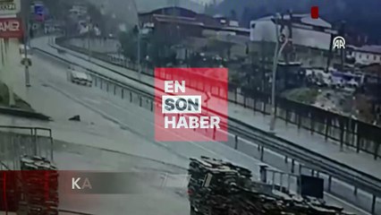 Rize'de takla atan otomobilin sürücüsü can verdi