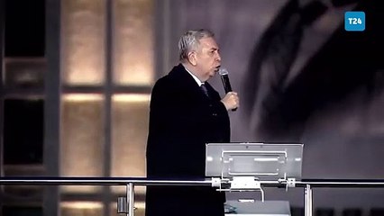 Mansur Yavaş Saraçhane'de: Doğu'da paçavra olan bayrakların sallandığı mitingde şeker veren polisler buradaki gençlere de versin!