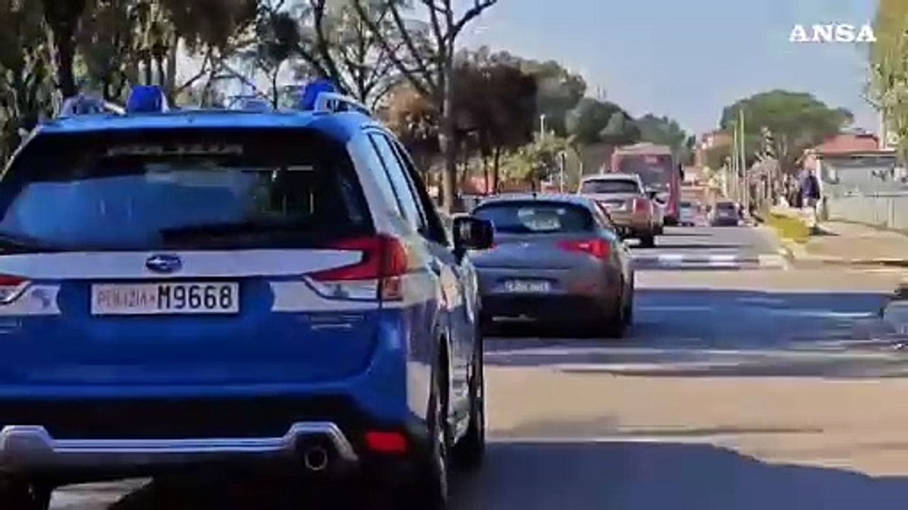 Roma, blitz antidroga a Tor Bella Monaca