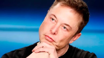 Elon Musk desata revuelo en redes por extraño comportamiento