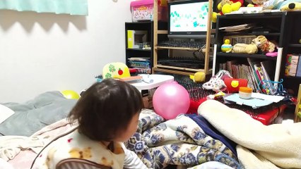 いないいないばあっ!歌いぬのおまわりさん(ワンワン・ぽぅぽ)を聞いた5歳児男の子（発達障がい（知的障害）-自閉性スペクトラム症）の反応 リラックスした様子でのんびり眺める♪
