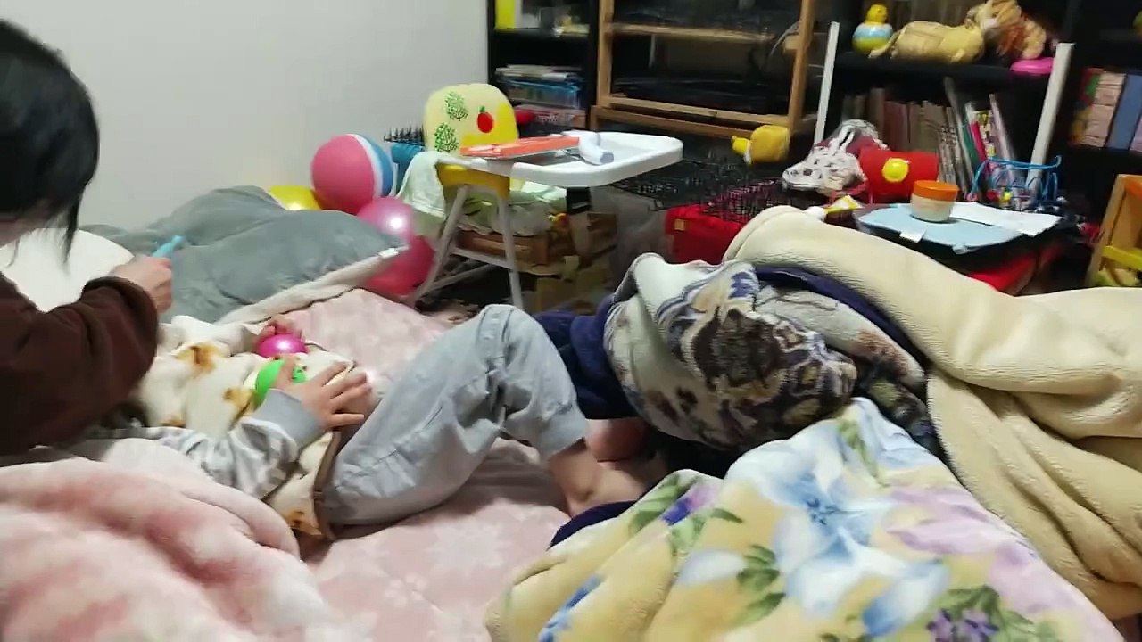 Eテレいないいないばあっ!のボールくんが出てきたらママの歯磨きの途中で起き上がってテレビに全集...