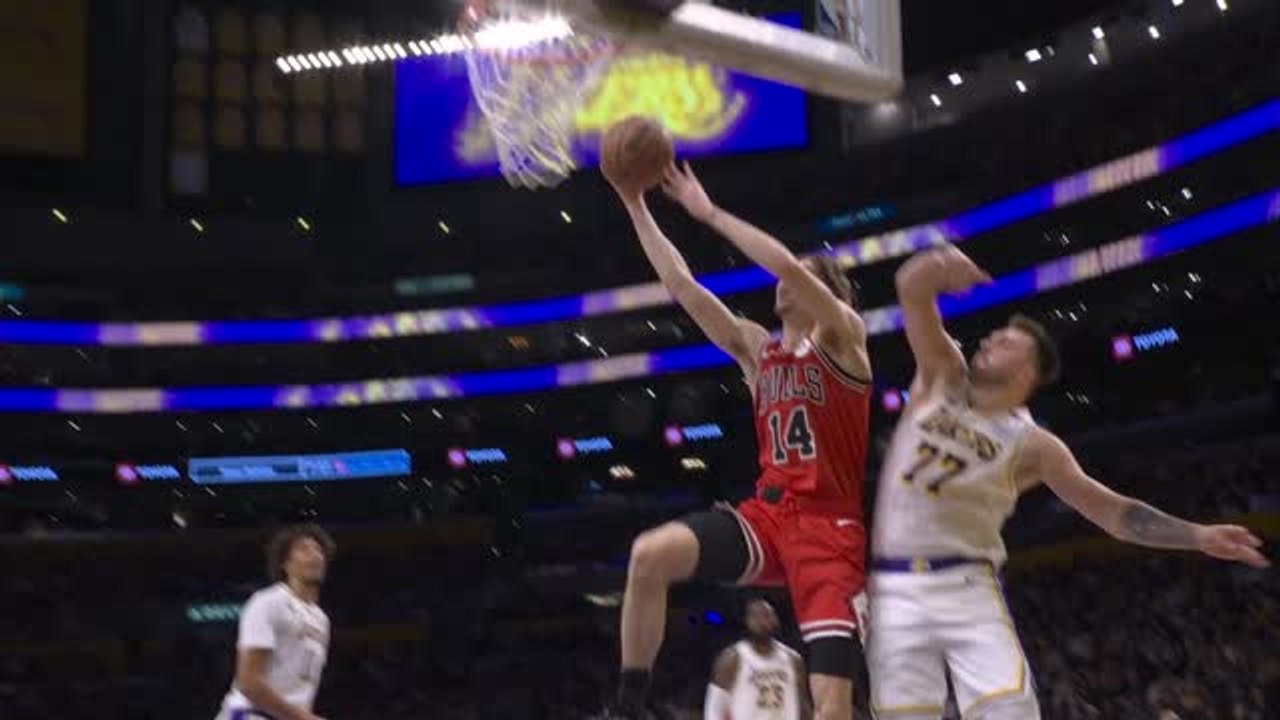 Magic Matas dunks on Lakers