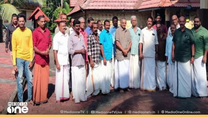 പത്തനംതിട്ടയില്‍ ഷര്‍ട്ട് ധരിച്ച് ക്ഷേത്ര ദര്‍ശനം നടത്തി ഭക്തര്‍