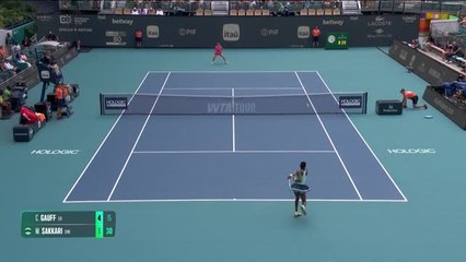 Coco Gauff Dominates Maria Sakkari in the Round of 16 🎾