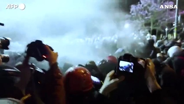 Scontri a Istanbul alle manifestazioni contro l'arresto del sindaco