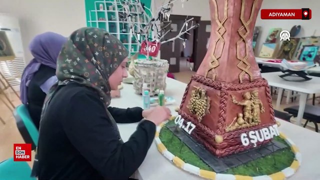 Adıyaman'da kadınlar, depremin simgesi saat kulesinin maketini yapıyor