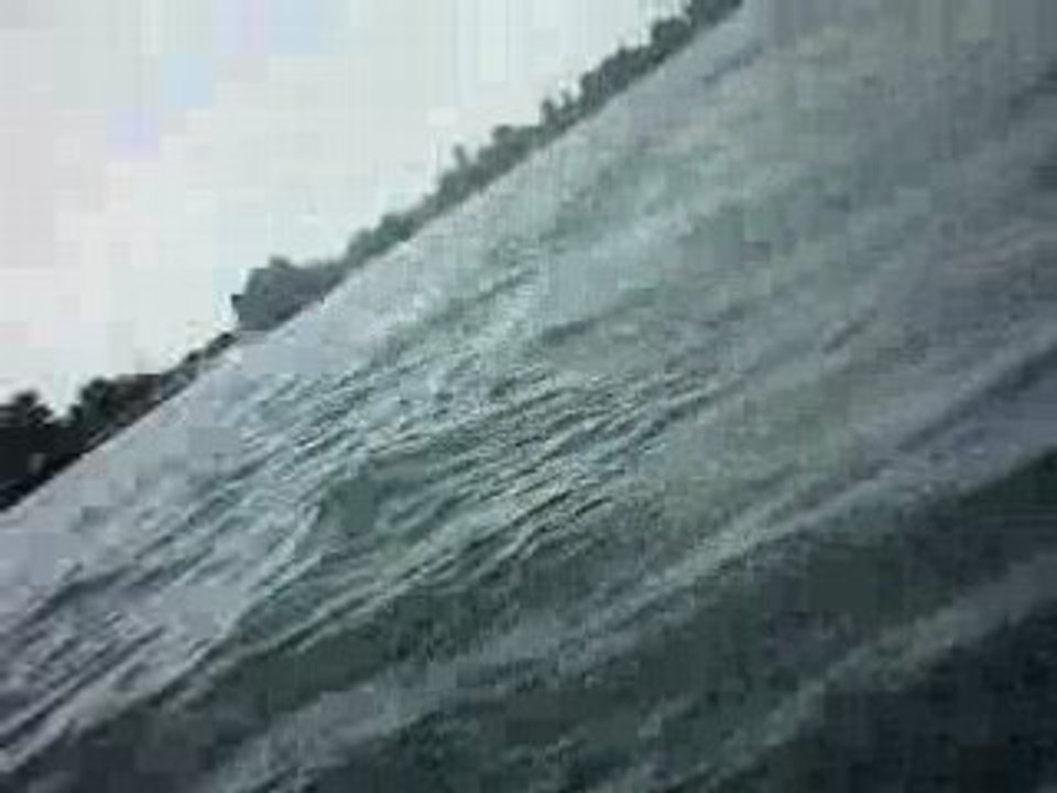 jet ski sur le rhone , super saut....