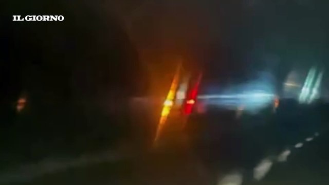 Auto prende contromano sulla Cassanese a Milano: il video choc dell’incidente sfiorato