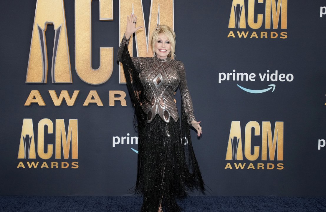 Dolly Parton hasn't 'stopped crying' over Carl Dean tribute