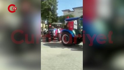Aydın'da çiftçiler, Ekrem İmamoğlu'na destek için traktörle oy kullanmaya gitti.