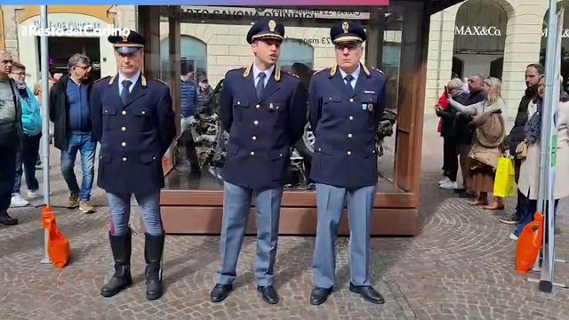 Strage di Capaci, esposta in piazza Prampolini la teca con i resti dell'auto su cui viaggiava il giudice Falcone