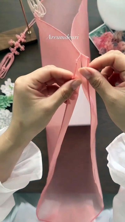 Easy Gift Wrapping Tutorial via: @areum_deuri