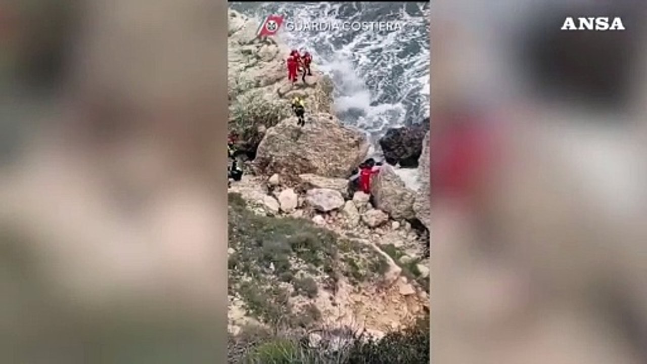 Donna morta in mare a Cagliari, trovato un altr...