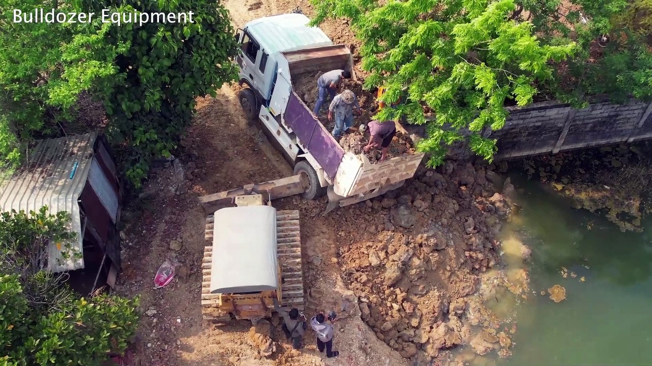 New First Fail Truck Unload Project Delete pond Flooded area Bulldozer , Dump Truck help cover Truck