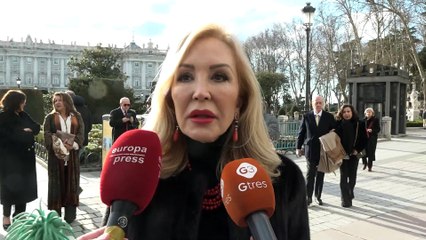 Nuevo zasca de Carmen Lomana a Isabel Preysler: "Ella viene si la invitan"