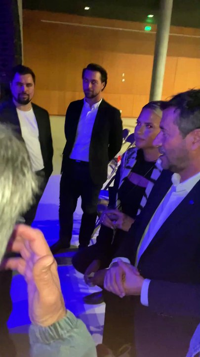 Exclusif - - Les célèbres personnalités de la télé se sont retrouvés avec bonheur, dans le Sud, à Vallauris Golf-Juan, pour assister à un magnifique show de cabaret, en présence de Mr Le Maire K. Luciano et ses adjoints, heureux de répondre à l'invitation