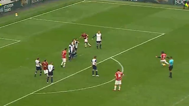 Pirlo, punizione-gol in Tottenham Legends-Milan Glorie: classe immortale