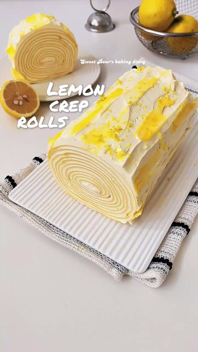 Lemon crepe roll