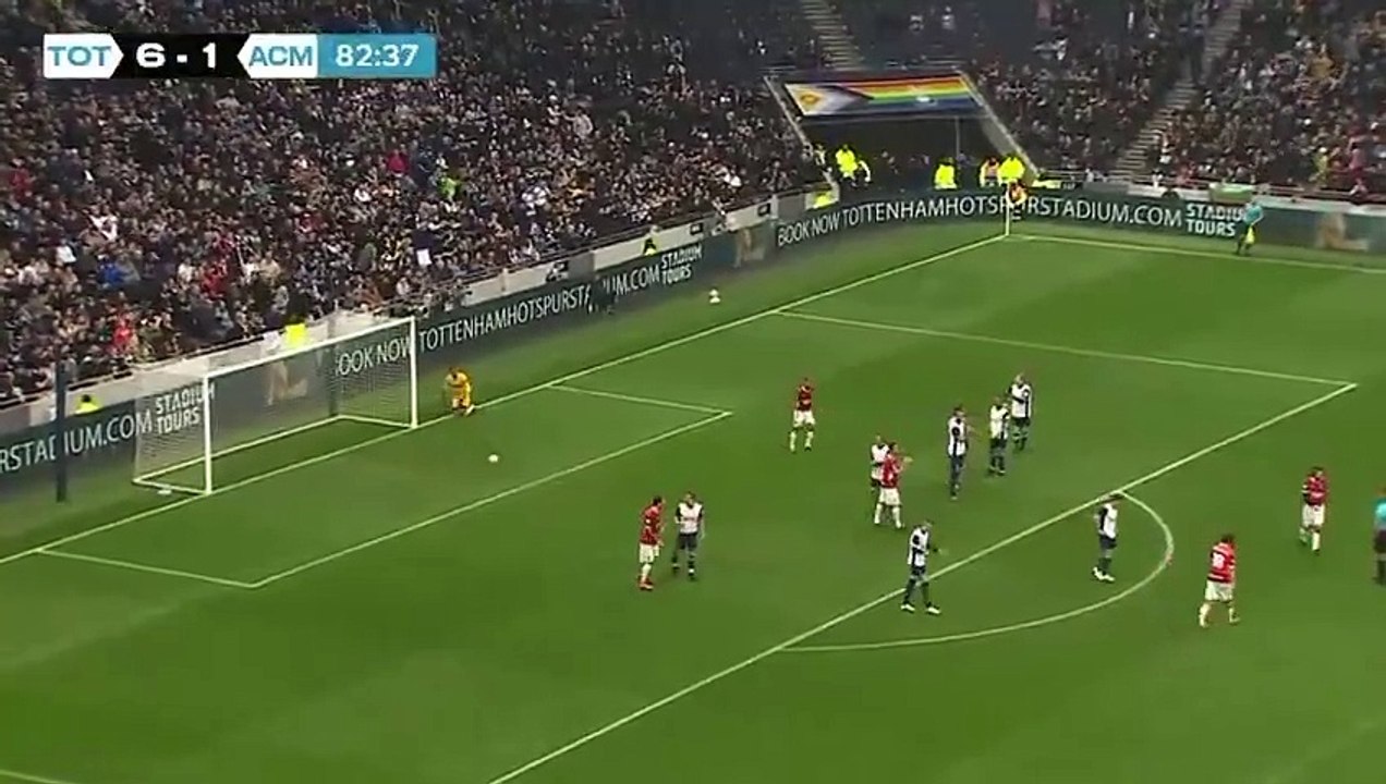 Andrea Pirlo no pierde la clase y anota un golazo de tiro libre en amistoso de Leyendas.