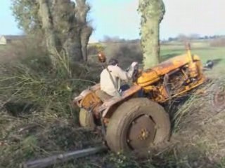 tracteur embourbé