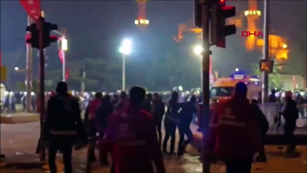 Bozdoğan Kemeri'nde polis müdahalesi: Bir yanda meşaleler diğer yanda biber gazı!