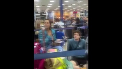 Famílias são impedidas de embarcar em cruzeiro temático por 'overbooking