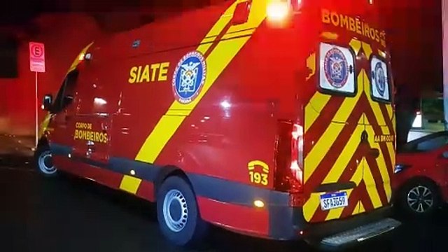 Mulher fica ferida após acidente entre carros no Centro de Cascavel