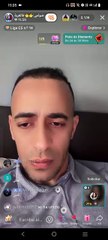 !! لحظة التوتر التي شهدتها الحافلة بسبب القيادة المتهورة للسيارة على طريق برشلونة السريع، كدنا أن نصطدم  وانحرفت السيارة إلى المسار الأيسر والأوسط، وقامت بالفرملة بشكل مستمر أمام الحافلتين.